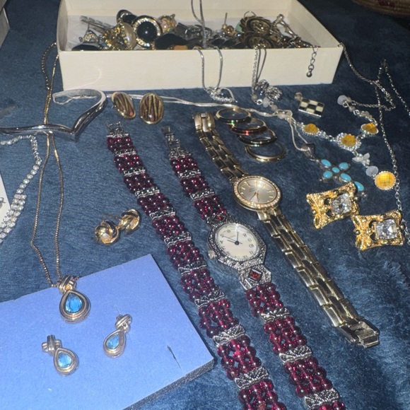 Huge Bundle Vintage Jewelry Mystery Grab Bag - Estate Jewelry Lot Surprise Box - Picture 11 of 14